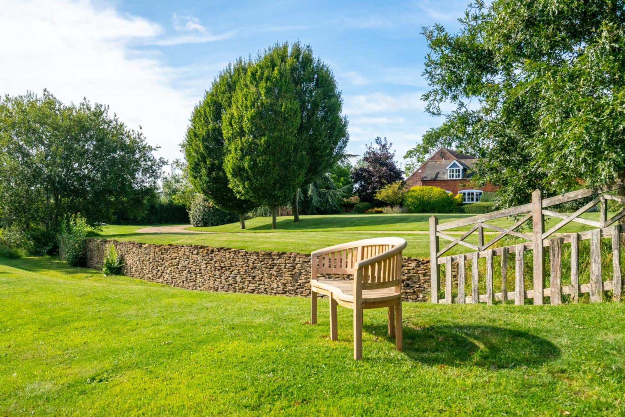 14 Acres - Luxury Countryside Retreats Hotell Market Harborough Exteriör bild